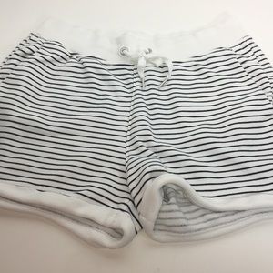 Cozy shorts with pockets!